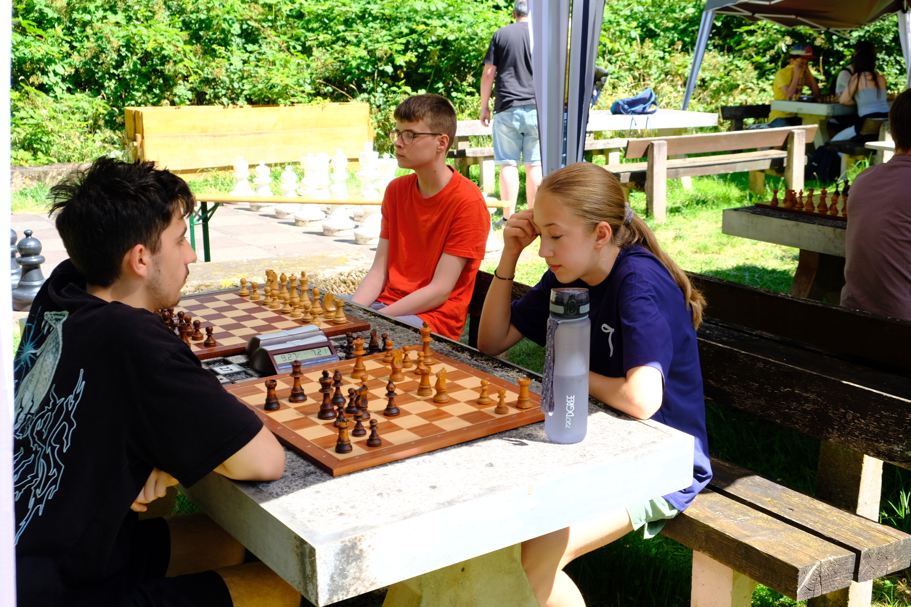 Unsere Jugendspieler Maria Cucorada (r.), amtierende U14w-Rheinlandmeisterin, und Fabian Kuhl (M.).
