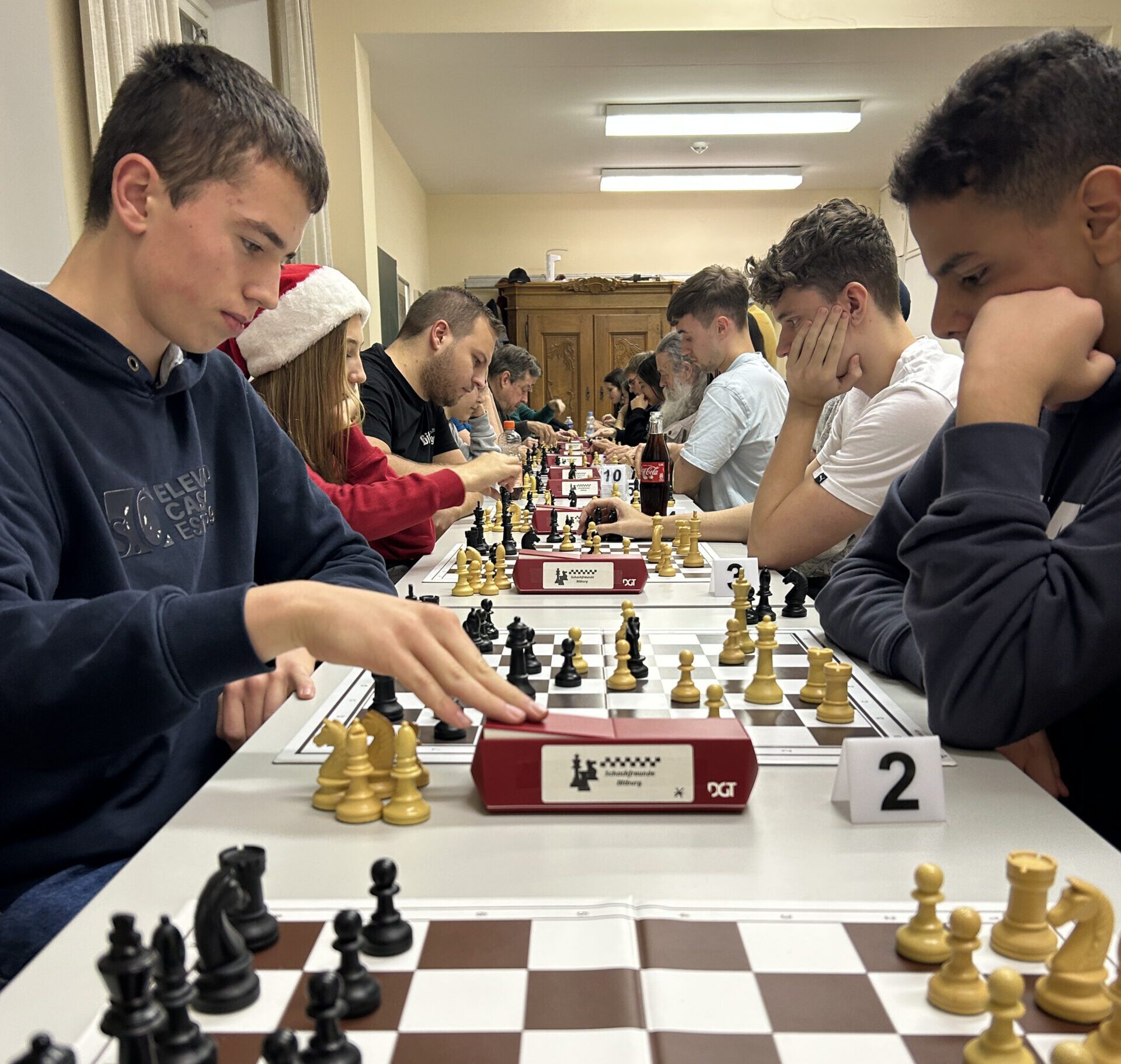 Mehrere unserer Vereinsspielerinnen und Vereinsspieler messen sich hier in fünfminütigen Blitzpartien.